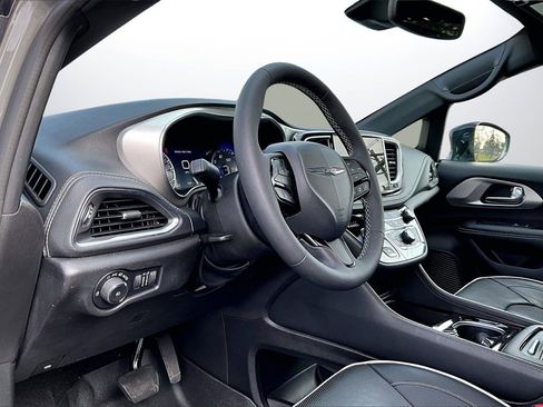 Used 2023 Chrysler Pacifica Limited w/ S Appearance Package image 19