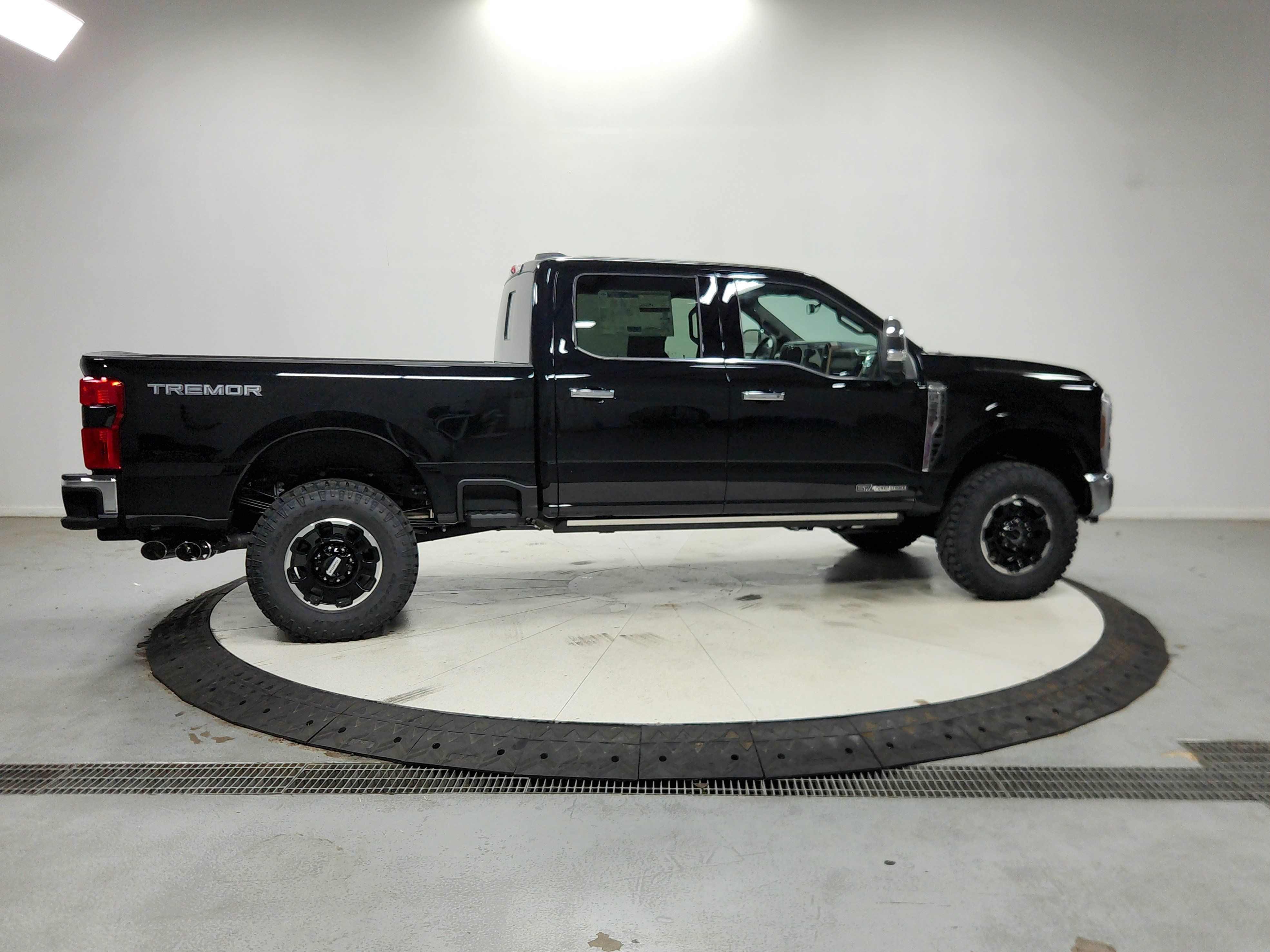 New 2026 Ford F250 King Ranch w/ Tremor Off-Road Package AWD/4WD image 9