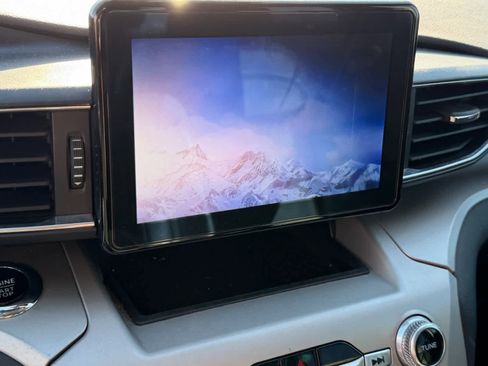 Used 2023 Ford Explorer XLT w/ Equipment Group 202A image 8