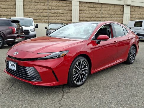 Used 2025 Toyota Camry XLE w/ Premium Plus Package AWD/4WD image 1