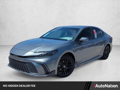 Used 2026 Toyota Camry SE FWD image 1