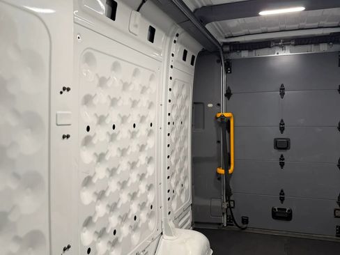 Used 2024 Rivian Delivery 500 FWD image 22