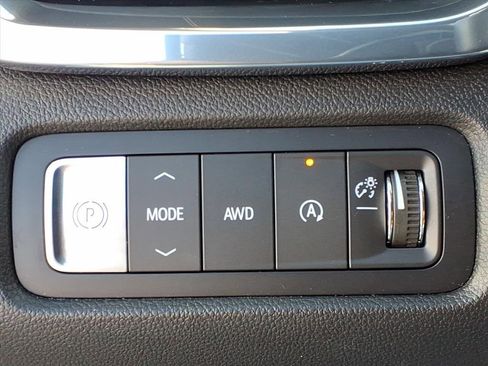 Used 2025 GMC Acadia Elevation image 19