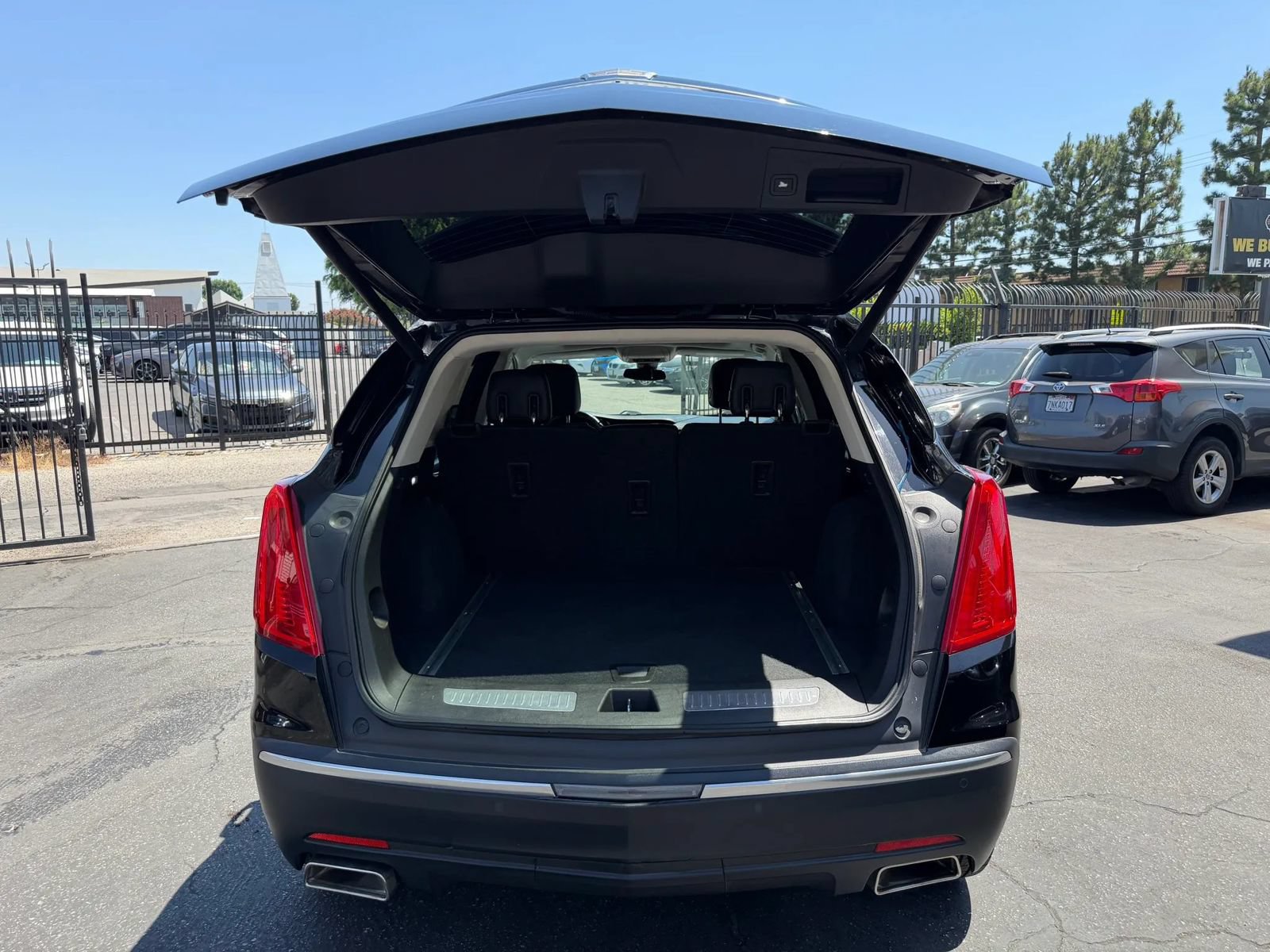 Used 2017 Cadillac XT5 Premium Luxury w/ Driver Assist Package FWD image 18