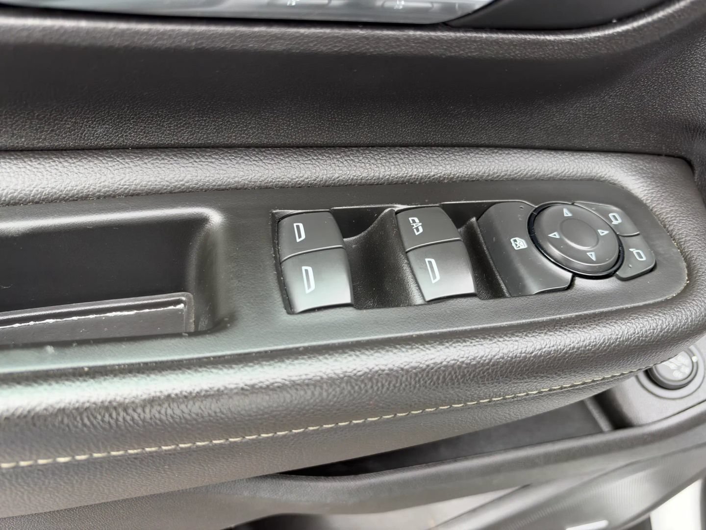Used 2018 GMC Terrain Denali w/ Comfort Package AWD/4WD image 29