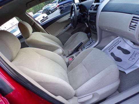 Used 2013 Toyota Corolla LE FWD image 18