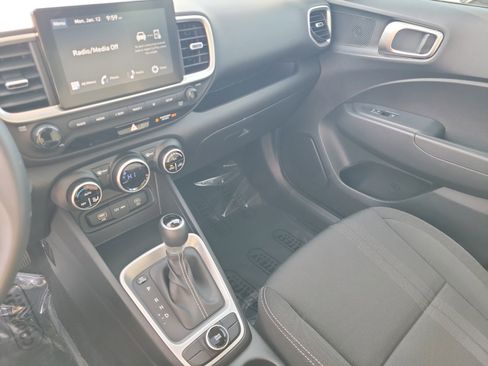Used 2025 Hyundai Venue SEL FWD image 11