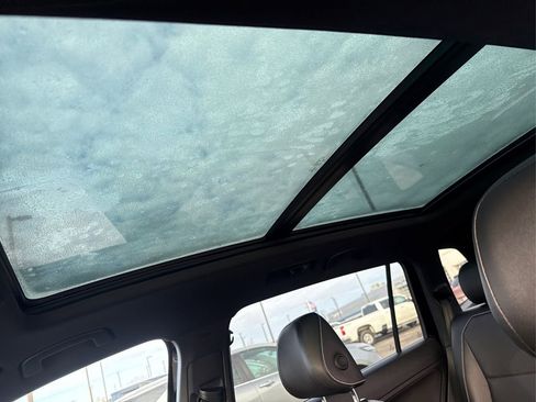 Used 2021 Volkswagen Tiguan SE R-Line image 18