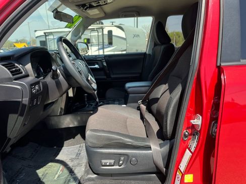 Used 2018 Toyota 4Runner TRD Off-Road AWD/4WD image 17