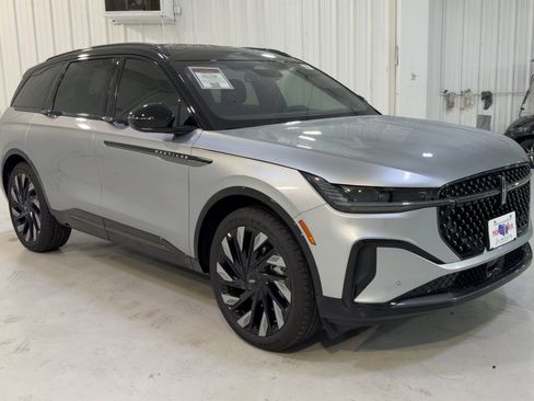 New 2026 Lincoln Nautilus Reserve w/ Jet Appearance Package image 3