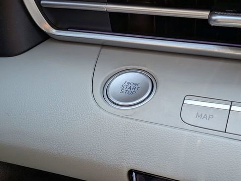 Used 2025 Hyundai Elantra Limited image 24