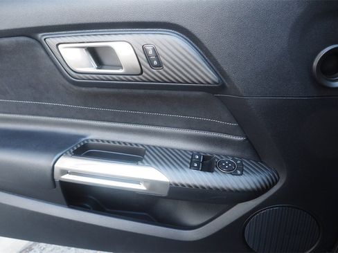 Used 2016 Ford Mustang Shelby GT350 w/ Technology Package image 17