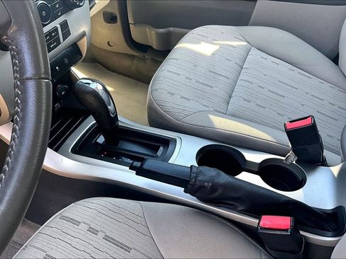 Used 2010 Ford Focus SE image 19
