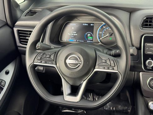 Used 2025 Nissan Leaf S image 18