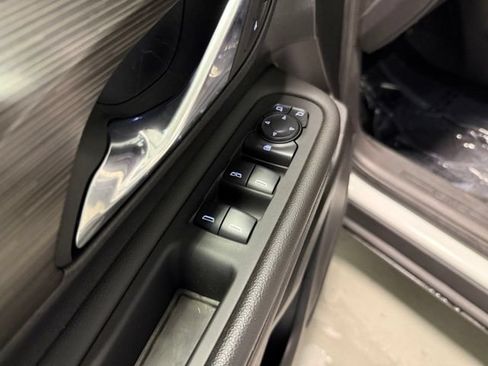 Used 2024 GMC Terrain SLE w/ Driver Convenience Package FWD image 11