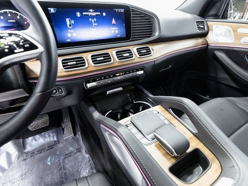 Used 2025 Mercedes-Benz GLE 450 4MATIC w/ AMG Line Exterior image 15