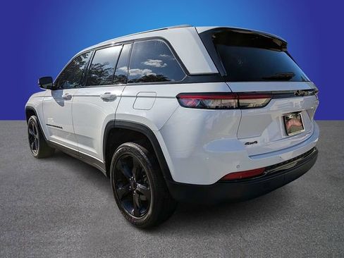 Used 2023 Jeep Grand Cherokee Altitude AWD/4WD image 3