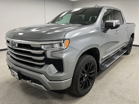 Used 2024 Chevrolet Silverado 1500 High Country w/ High Country Premium Package AWD/4WD image 4