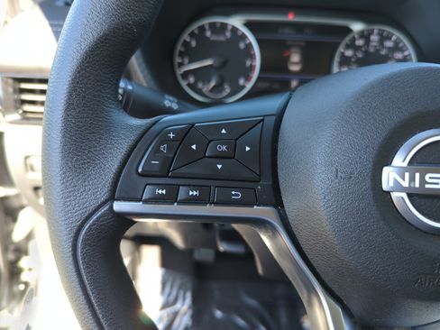 Used 2024 Nissan Sentra SV FWD image 14