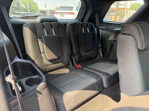 Used 2017 Ford Explorer XLT w/ Equipment Group 201A AWD/4WD image 19