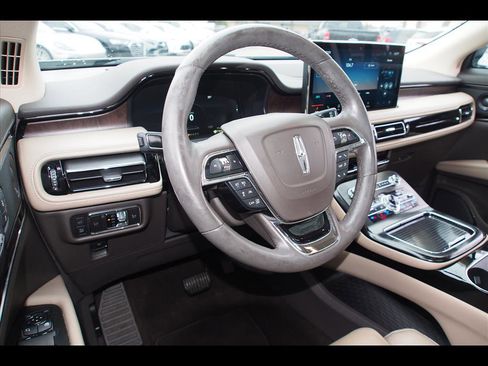 Used 2021 Lincoln Nautilus Reserve w/ Equipment Group 201A image 18