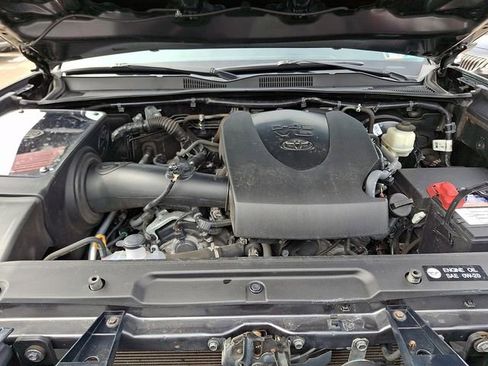 Used 2019 Toyota Tacoma TRD Sport image 26
