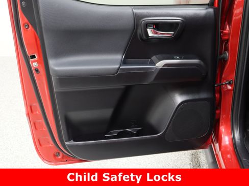 Certified 2019 Toyota Tacoma TRD Sport image 25