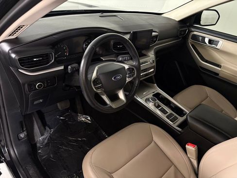 Used 2024 Ford Explorer XLT w/ Equipment Group 202A image 17