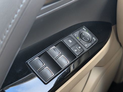 Used 2018 Lexus LX 570 4WD image 37