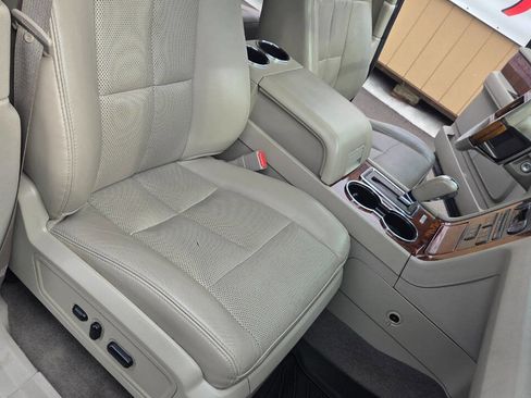 Used 2013 Lincoln Navigator 4WD image 12