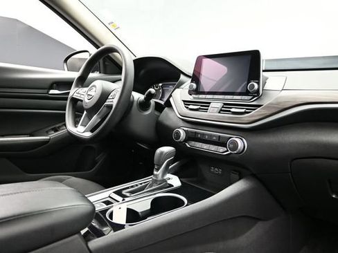 Used 2024 Nissan Altima 2.5 SV AWD/4WD image 13