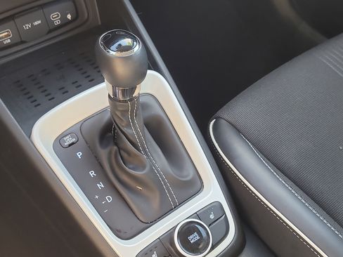 Used 2023 Hyundai Venue Limited image 26