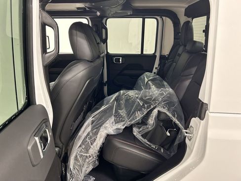 New 2026 Jeep Gladiator Rubicon AWD/4WD image 19