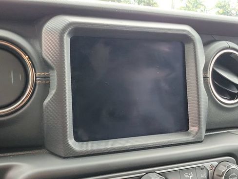 Used 2022 Jeep Wrangler Unlimited Sahara AWD/4WD image 23