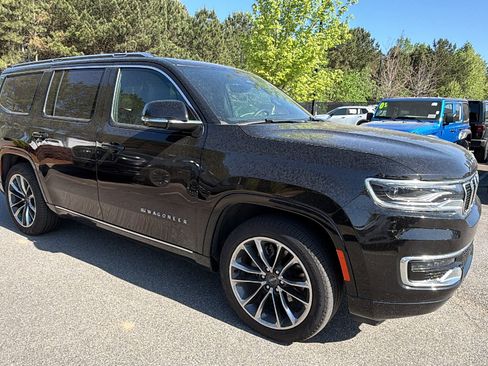 Used 2024 Jeep Wagoneer Series III w/ Premium Group I AWD/4WD image 5