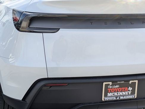 Used 2026 Tesla Model Y 2WD image 9