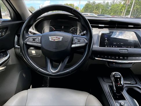 Used 2023 Cadillac XT4 Luxury FWD image 6