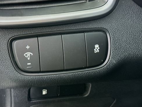 Used 2019 Kia Sorento L FWD image 16