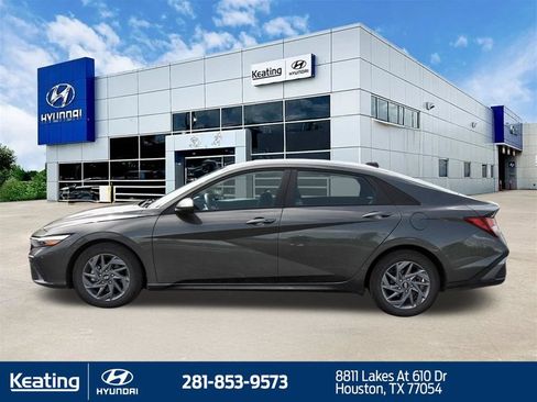 Certified 2024 Hyundai Elantra SEL FWD image 8
