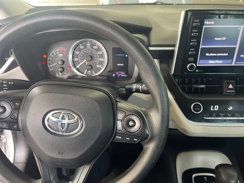 Used 2021 Toyota Corolla LE FWD image 2