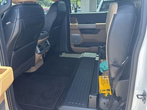 Used 2024 Ford F250 Lariat w/ FX4 Off-Road Package AWD/4WD image 7