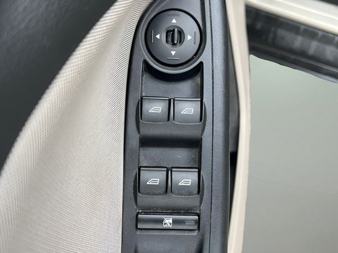 Used 2016 Ford Focus SE FWD image 13