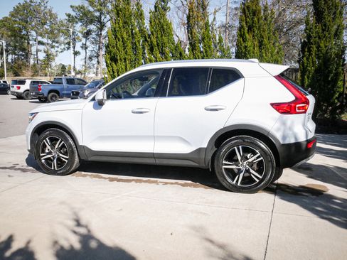 Used 2025 Volvo XC40 B5 Core image 7
