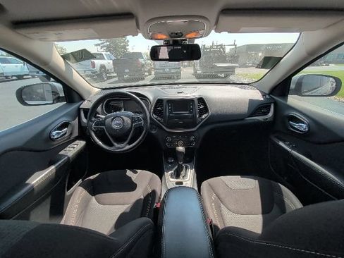 Used 2016 Jeep Cherokee Latitude AWD/4WD image 25