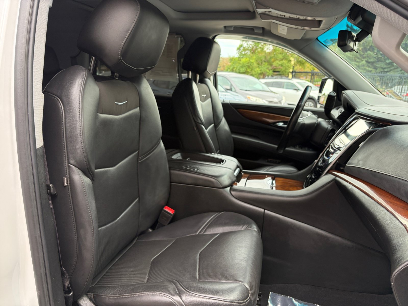 Used 2017 Cadillac Escalade Luxury AWD/4WD image 29