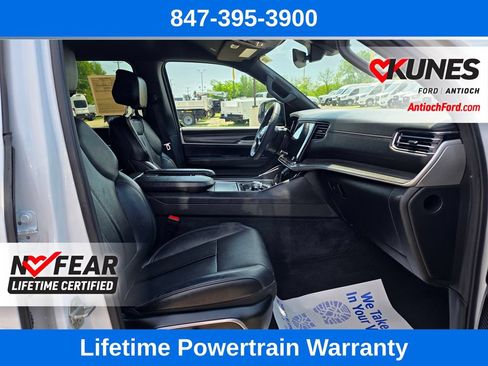 Used 2024 Jeep Wagoneer L Series II w/ Flexible Seating Group AWD/4WD image 38