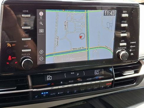 Used 2021 Toyota Sienna Limited image 23