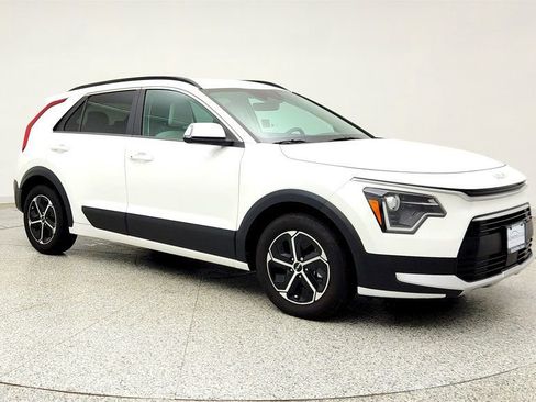 Used 2024 Kia Niro EX FWD image 3