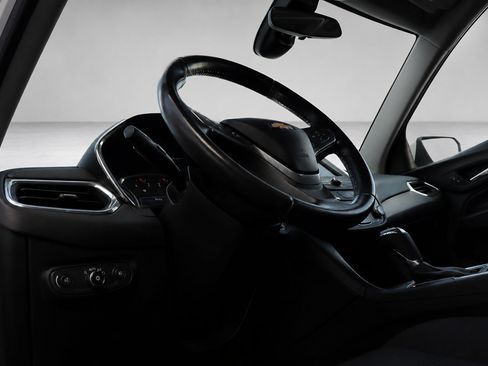 Used 2020 Chevrolet Equinox LT w/ Driver Convenience Package FWD image 27