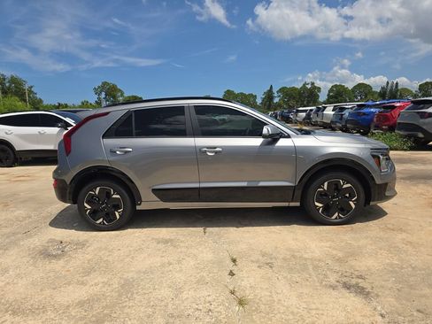 New 2026 Kia Niro Wind FWD image 9